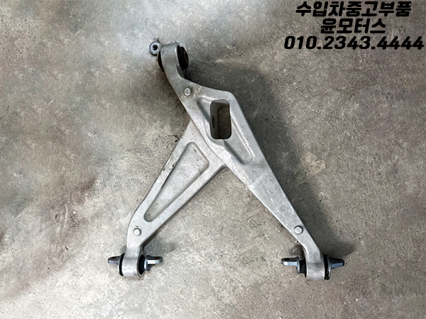 맥라렌 650s 조수석뒤 로우암 컨트롤암 11B0050CP McLaren 650s Rear RH Lower Control Arm