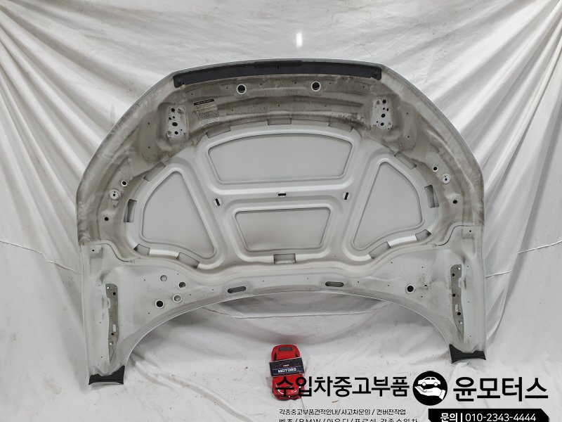 아우디 TTS 본넷 (8S)