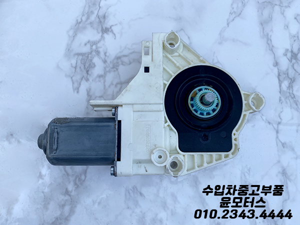 아우디A4 A5 A6 A7 조수석 앞 유리 모터