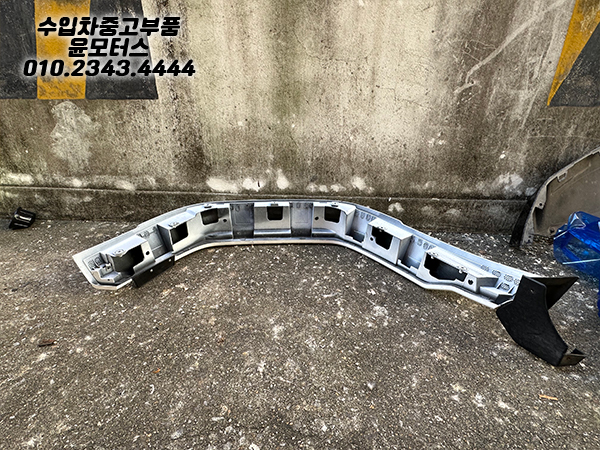 벤츠G바디 G63AMG 운전석 뒤 휀다 몰딩