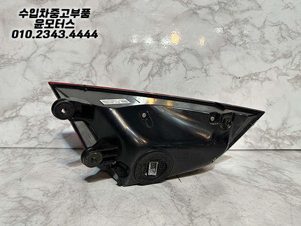 아우디 A7 4G8 후기형 조수석 트렁크등