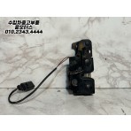 아우디 Q7 4L 본넷 로크