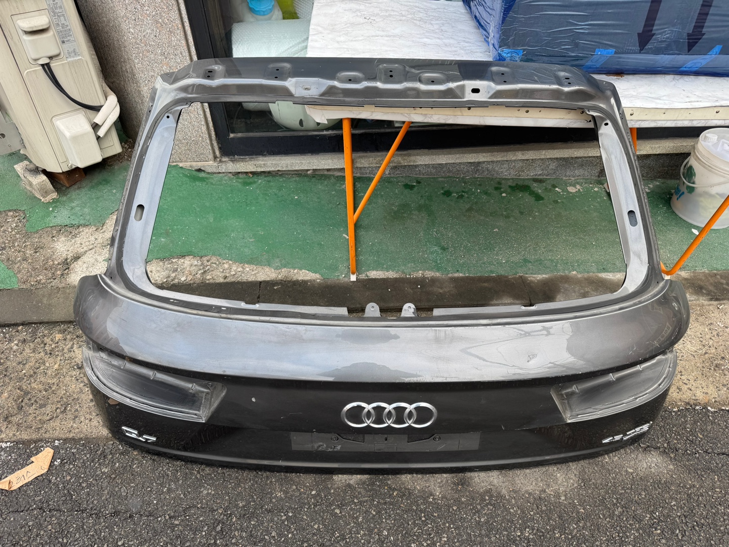아우디 Q7 4M 백도어