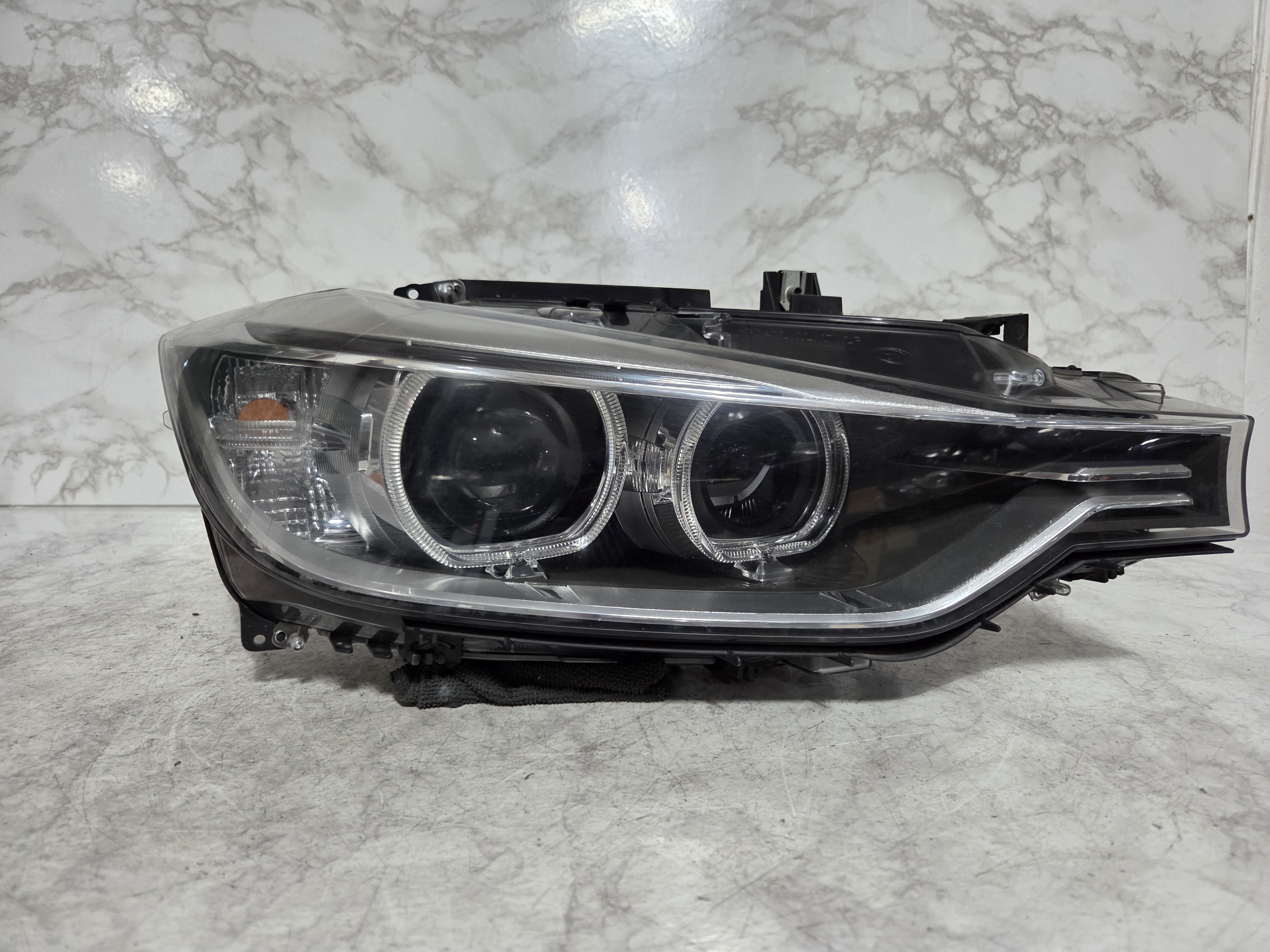 BMW 3시리즈 F30 조수석 헤드라이트